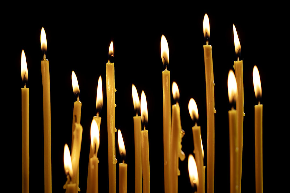 Velas de cera encendidas